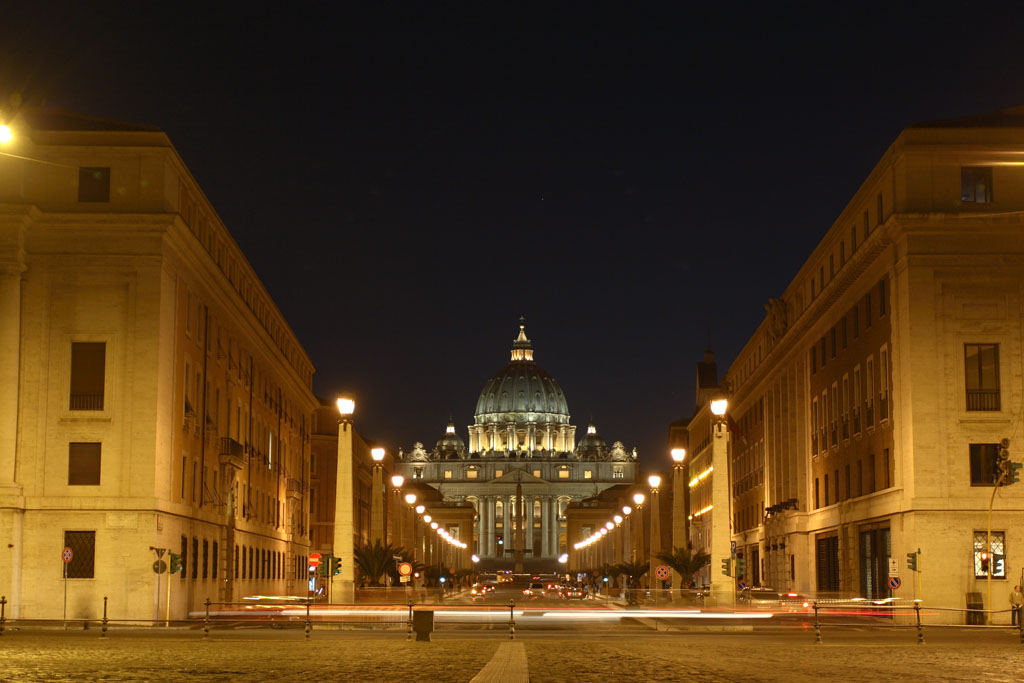 San Pietro by nyght