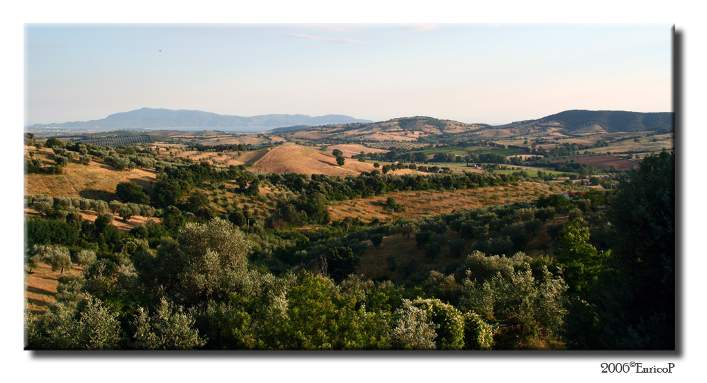 Tra le colline ad un tiro di schioppo dal mare..