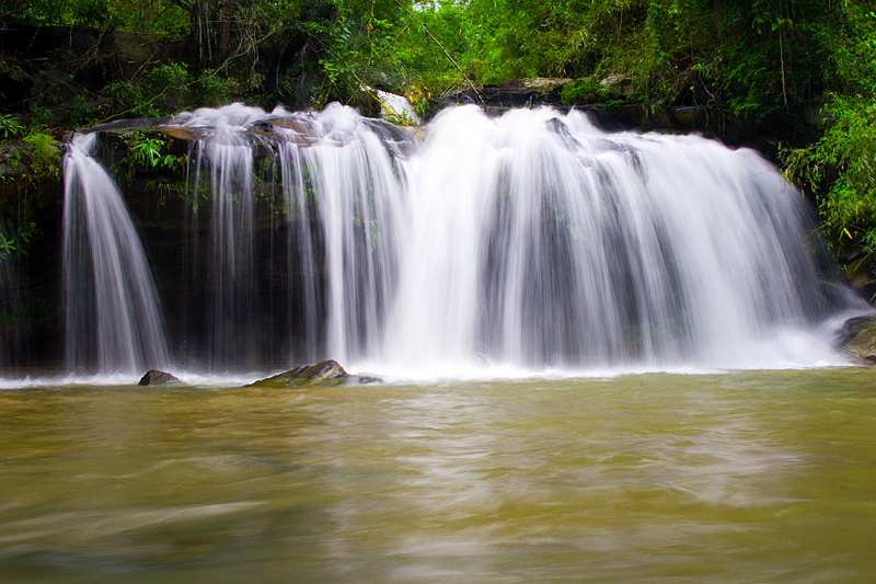 Cascata nella giungla