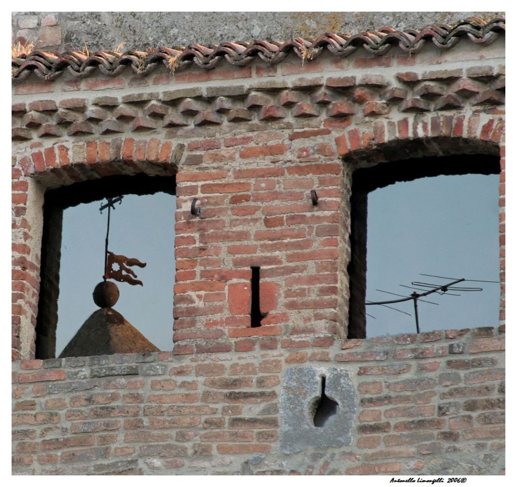 I segni del Tempo passato nei riflessi di Vigoleno (PC)