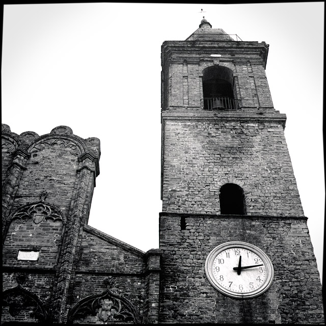 San Ginesio - La chiesa in piazza