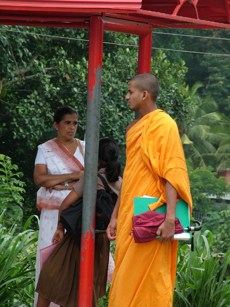 alla fermata del pullman