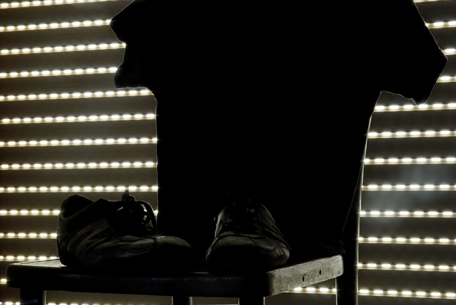 scarpe+sedia e shirt