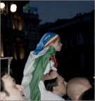 un gol..
durante Italia Germania, piazza Duomo, Milano.