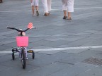 Passeggiando per la città... Passeggiando per la città...