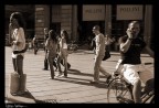 di fronte a Pollini (Milano) di fronte a Pollini (Milano)