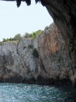 Salento: una parete rocciosa ripresa dall'interno della grotta Zinzulusa, Castro. Ogni critica costruttiva � ben accetta