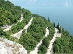Scorcio della strada Ponale che dalla Valle di Ledro scende verso Riva dominado imcomparabilmente il Lago di Garda. percorribile solo in bici ed a piedi.