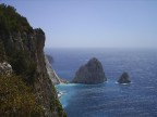 Faraglioni di Capri ? No faraglioni della Grecia. Faraglioni di Capri ? No faraglioni della Grecia.