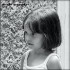 bimba che guarda rapita un mimo...
Rielaborazione in B/N...tocco di blur e un p� di paint daubs...