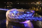 "Murinsel" Isola acquatica realizzata dal Newyorkese Vito Acconci  sul Mur. Fiume che attraversa la Citt� di Graz, Austria.