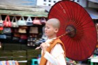 Walking in Yangon - Dedicata a Gregzz Walking in Yangon - Dedicata a Gregzz