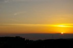 Tramonto colto al volo dal balcone di casa mia a Gravina di Catania. Capisco ke di tramonti se ne vedono a migliaia....questo in mezzo agli altri, ma almeno � "fatto in casa". Buone foto a tutti.