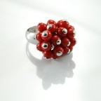Anello in oro bianco e corallo rosso mediterraneo