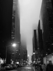 Questa foto � stata scattata il 1.gennaio.2007 a New York difronte al MoMa! Come potete vedere era tardo pomeriggio e la City era avvolta da una coltre di nebbia.

Suggerite commentate e criticate