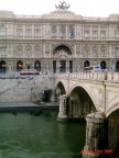 Il palazzaccio(Vecchio Tribunale di Roma) visto dalla sponda del tevere.