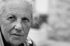 l'anziano volto di una signora di montagna l'anziano volto di una signora di montagna