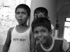 Maldive - Kihaad

E' un trucco che uso spesso quando fotografo gruppetti di bambini...
Mentre mia moglie li distrae, io mi abbasso e... immancabilmente il pi� curioso di loro mi imita, quasi a voler entrare per forza nell'inquadratura.
E allora scatto... la loro curiosit� spontanea.

Pochissimo lavoro il pw, solo un po' di bilanciamento delle tonalit� di grigio.

Via con le critiche
