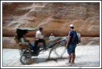 Passeggiando nel Siq Passeggiando nel Siq