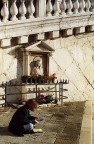 Lettura sotto il ponte di Rialto Lettura sotto il ponte di Rialto