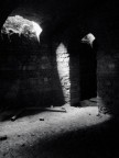 luce che filtra in un sotterraneo di una chiesa dimenticata...