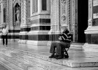 Tu in piedi, io seduto! Tu in piedi, io seduto!