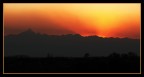 Tramonto dietro al Monviso e silhouette