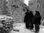 TRE GIOVANI DONNE TRE GIOVANI DONNE