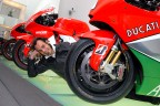 Vittoriano Guareschi, tester ufficiale Ducati Corse, posa tra le moto esposte nel museo della casa di Borgo Panigale. 
Gli attuali successi in MotoGP della Ducati e di Casey Stoner nascono dalla 'manetta' che Vittoriano quotidianamente mette nello sviluppo e nei collaudi della moto, si merita un bell'articolo sulla stampa specializzata dedicato solo a lui e al lavoro che silenziosamente svolge con grande professionalità dietro le quinte.
