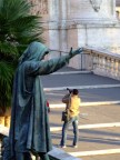 Come ti permetti, piccolo uomo? Come ti permetti, piccolo uomo?