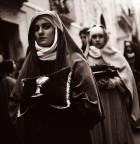 Questo reportage � stato realizzato in occasione della Processione dei Misteri del Venerd� Santo a Trapani.
Tutte le foto sono state scattate con una Yashica Mat 124G (biottica) e pellicola Kodak BW400.
Sviluppo e acquisizione in laboratorio.
Nessuna postproduzione se non qualche graffio tolto qua e la (e qualche graffio e/o granello di polvere ancora da togliere...)