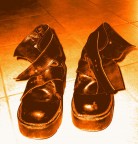 i miei affezionatissimi anfibi!con loro ho fatto molti viaggi...questo � un mio personale ringraziamento per non avermi mai abbandonato!