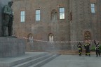 solleva il fucile, per favore solleva il fucile, per favore