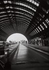C'� sempre un'atmosfera poetica nella stazione di Milano Centrale soprattutto nelle prime ore del mattino dove c'� ancora poca gente in giro.