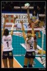 Sabato � toccata alla pallavolo femminile: Famila Chieri - Yamamay Busto Arsizio 

Partita molto combattuta, che vede la conquista del primo punto casalingo della stagione per la formazione di Chieri, grazie alla sconfitta per 3-2 al tie-break.
Peccato perch� la salvezza � sempre pi� un miraggio per il povero Chieri.

Tutte le foto sono scattate con i seguenti dati:
Canon EOS 400D + EF 70-200 f/4L
ISO 1600
f/4
1/400 s
e in post ho dovuto recuperare qualcosa in pi� di uno stop!