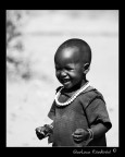 Scattata in un villaggio Masai, quest'estate; croppata parecchio e trasformata in B/N. Come al solito graditissime critiche!