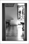 Dietro la porta socchiusa... Dietro la porta socchiusa...