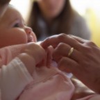 La mia prima prova con un taglio quadrato ed effetto flou. Sony A200 + ISO100 + Minolta 50mm@f/3.2 + 1/40 

Massacratemi pure che devo imparare un sacco