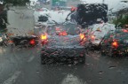 Immagini di città sotto la pioggia Immagini di città sotto la pioggia
