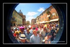 Una fotografia realizzata con una macchina fotografica Lomo con obiettivo fish-eye