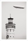 Ero appena arrivato nei pressi del faro di Lindau, quando ho visto per caso sopraggiungere questo zeppelin, ho fatto una gran corsa per riuscire a posizionarmi dove volevo, cambiare  l'ottica e impostare la macchina. Sono riuscito a fare solo due scatti, e quel maledetto, in tutto il giorno non � pi� ripassato in quel punto.