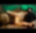 Immagine scattata in studio che vuole ispirarsi a un grande fotografo del passato: Richard Avedon