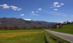 Primavera nelle campagne di Rieti. 
Sullo sfondo il Terminillo