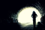 Con questo forte contrasto chiaro/scuro ho voluto risaltare proprio il concetto del passaggio dal  negativo al positivo rappresentato dal movimento del soggetto che esce da un tunnel.
Il postwork � composto da una maschera di curve iniziale seguita da una regolazione fine di gamma e spostamento; l'effetto urban style � dato da un cross-processing.
Una fotografia per essere espressiva non deve essere spiegata ma ci tenevo a sottolineare il concetto per coloro i quali "guardano ma non vedono...".