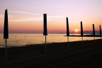 Ombrelloni al tramonto Ombrelloni al tramonto