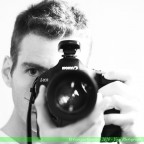 tentativo di autoritratto, non ne sono convinto al 100%. 

voi che ne pensate?

come sempre critiche e commenti sono bene accetti!