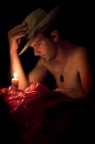 rapiti dalla calda luce di una candela.. rapiti dalla calda luce di una candela..