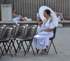 In fiduciosa attesa dello spettacolo In fiduciosa attesa dello spettacolo