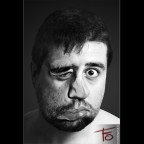 Foto estratta da un progetto personale intitolato: Squeeze.
Non avendo trovato soggetti disponibili per le mie idee pazze, ho deciso di fare un autoritratto, perci� scusate se non sono bellissimo :D