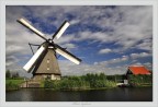 I Mulini di Kinderdijk  situati vicino a Rotterdam sono uno degli scenari tipicamente Olandesi pi� apprezzati e dal 1997 fanno parte del patrimonio dell'UNESCO.